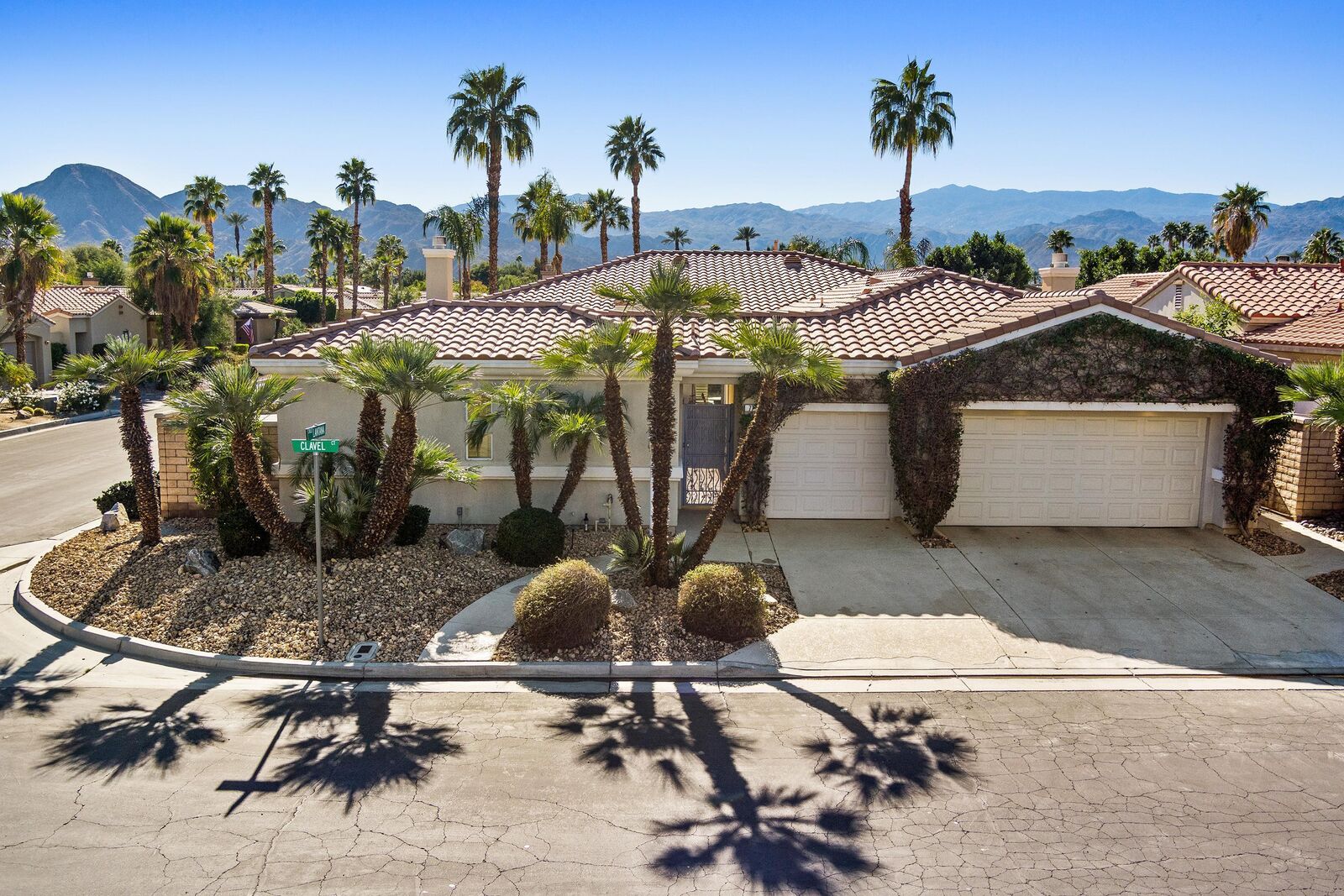 Property Photo: 77 Clavel Court CA 92260