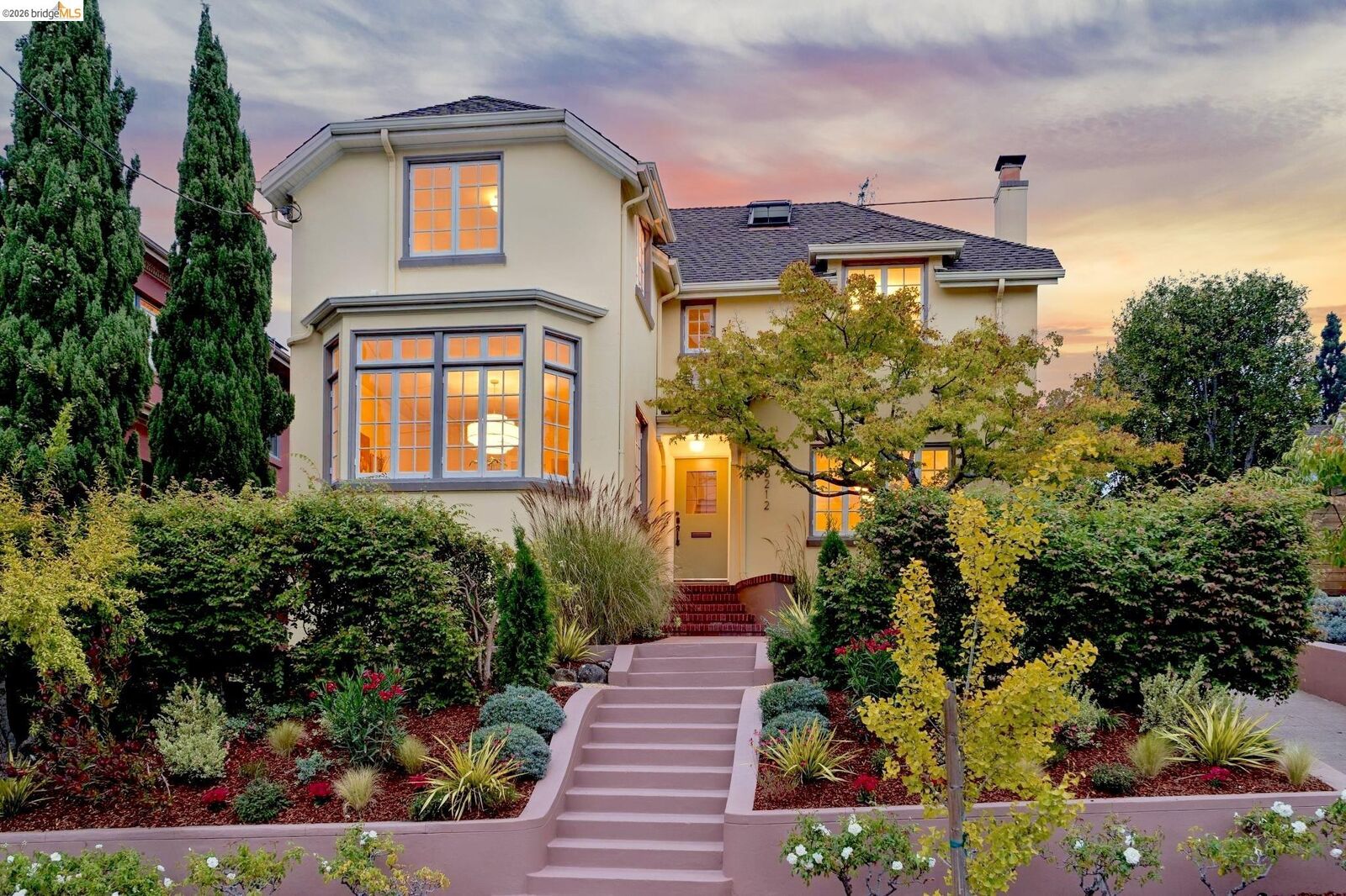 Property Photo:  6212 Rockwell St  CA 94618 