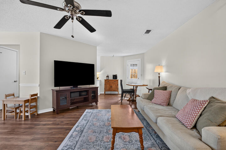 Property Photo: 139 Midland Court FL 32578