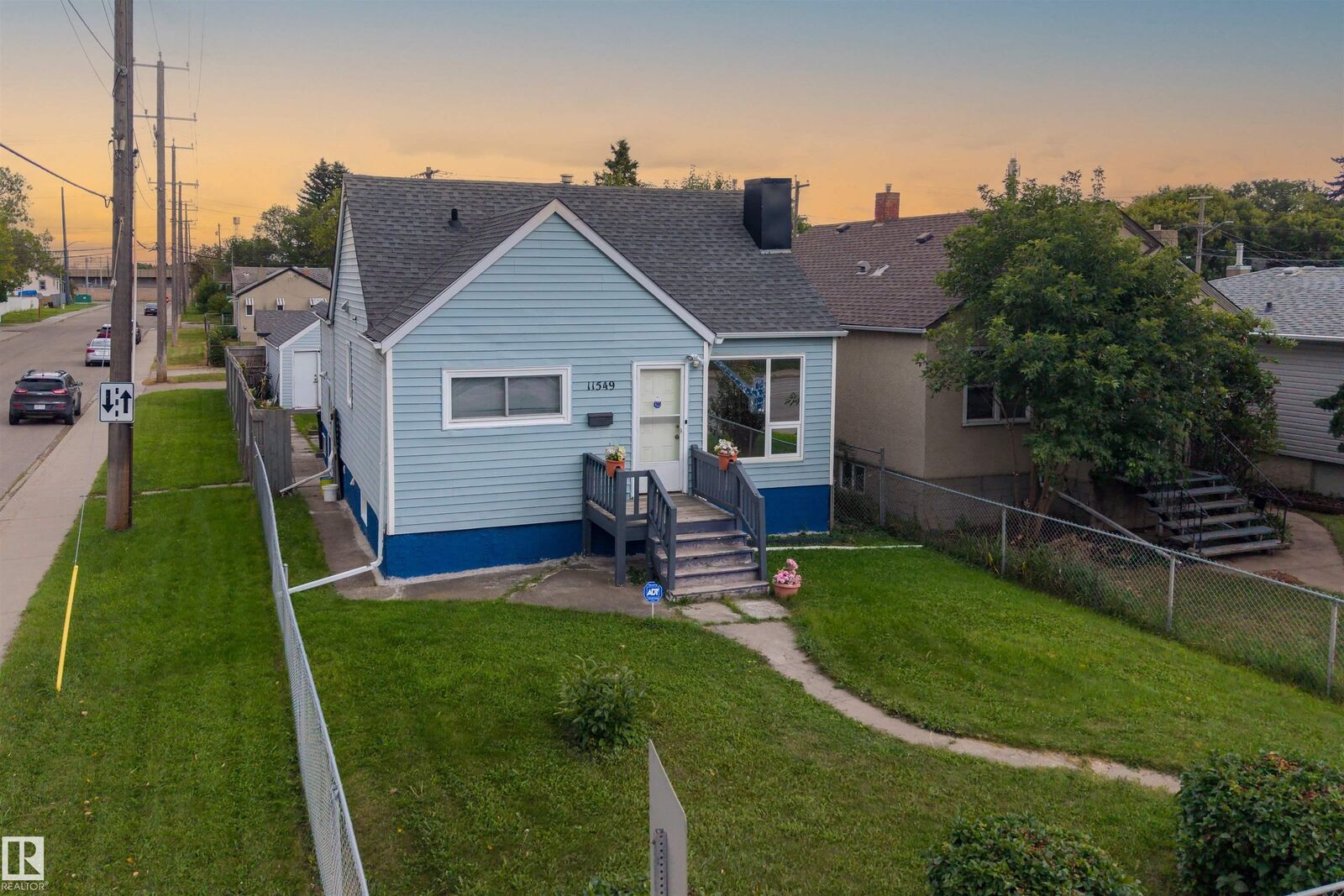 Property Photo:  11549 82 Street NW  AB T5B 2V7 