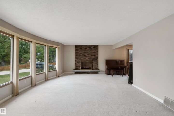 Property Photo: 9 Brookwood Place AB T7X 1H4