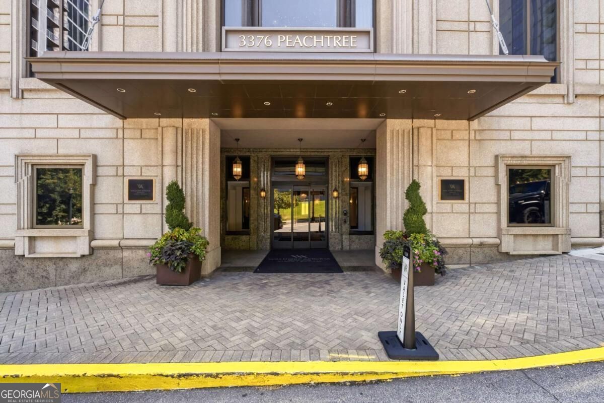 Property Photo:  3376 Peachtree Road NE 42A  GA 30326 