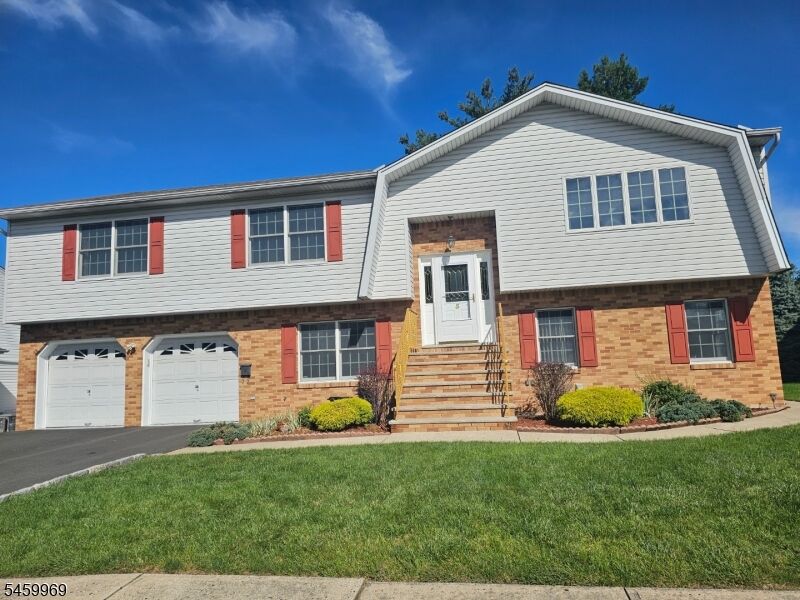 Property Photo:  5 Cozy Glen Ct  NJ 07663 