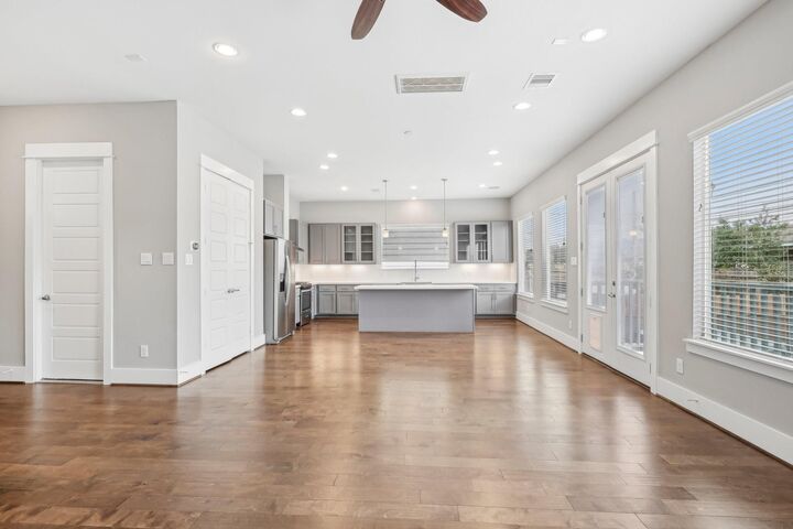 Property Photo: 334 Yale Oaks Lane TX 77091
