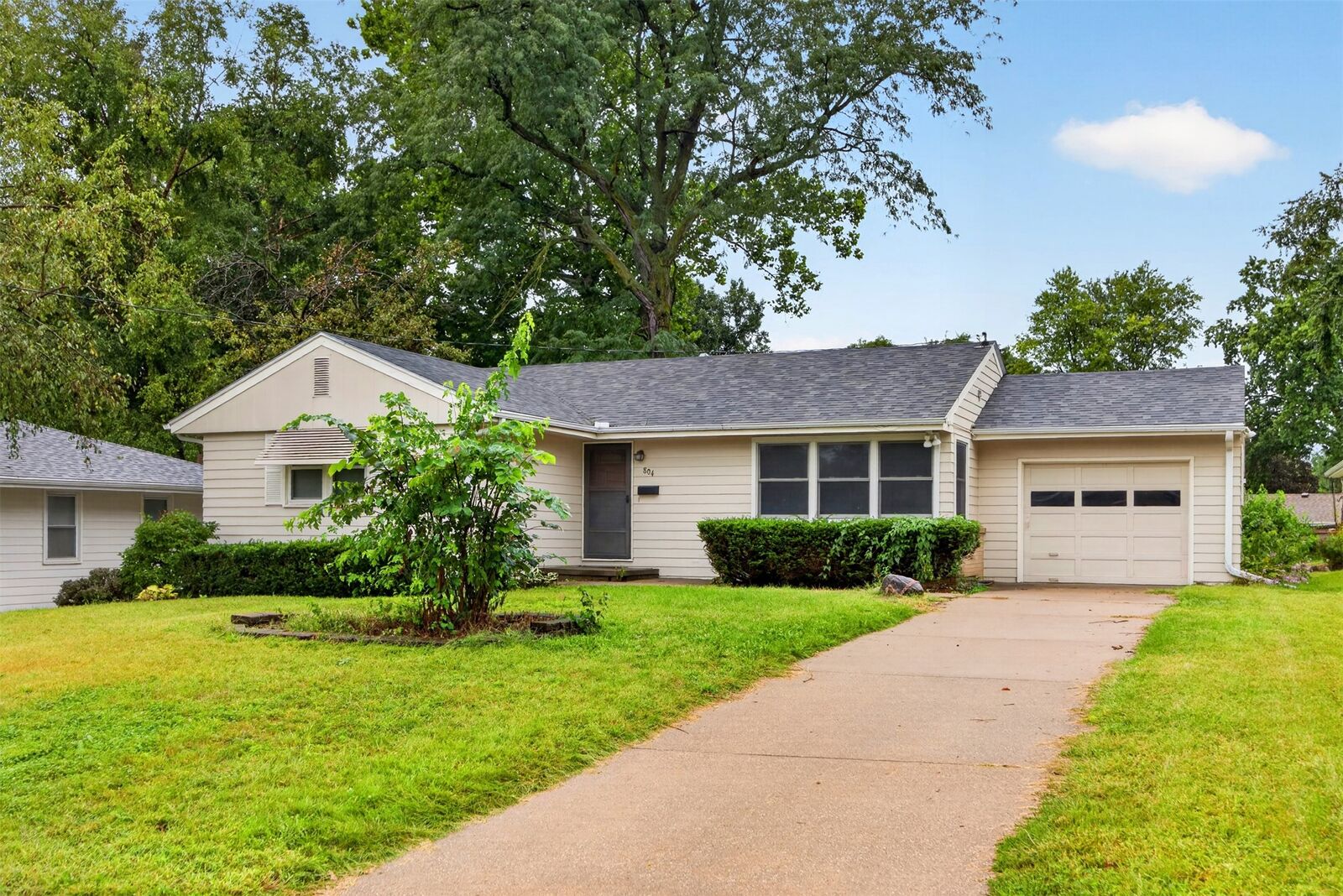 Property Photo: 804 29th Street IA 50265