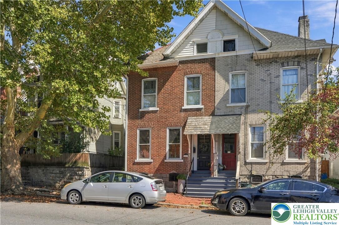 Property Photo:  810 High Street  PA 18018 