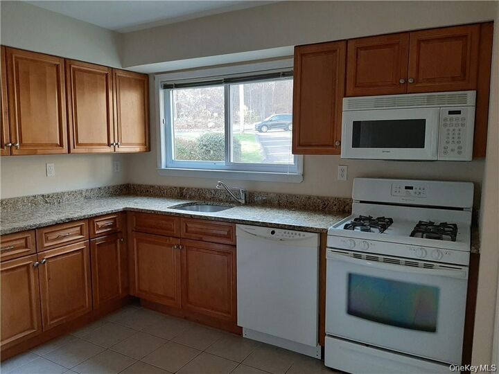 Property Photo:  18 Pavilion Ridge Way 1  NY 10901 