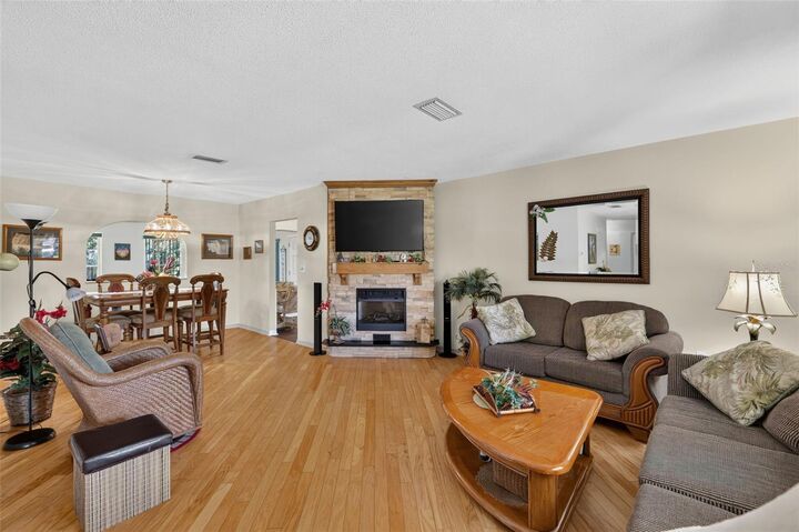 Property Photo:  22 E Bay Avenue  FL 34797 