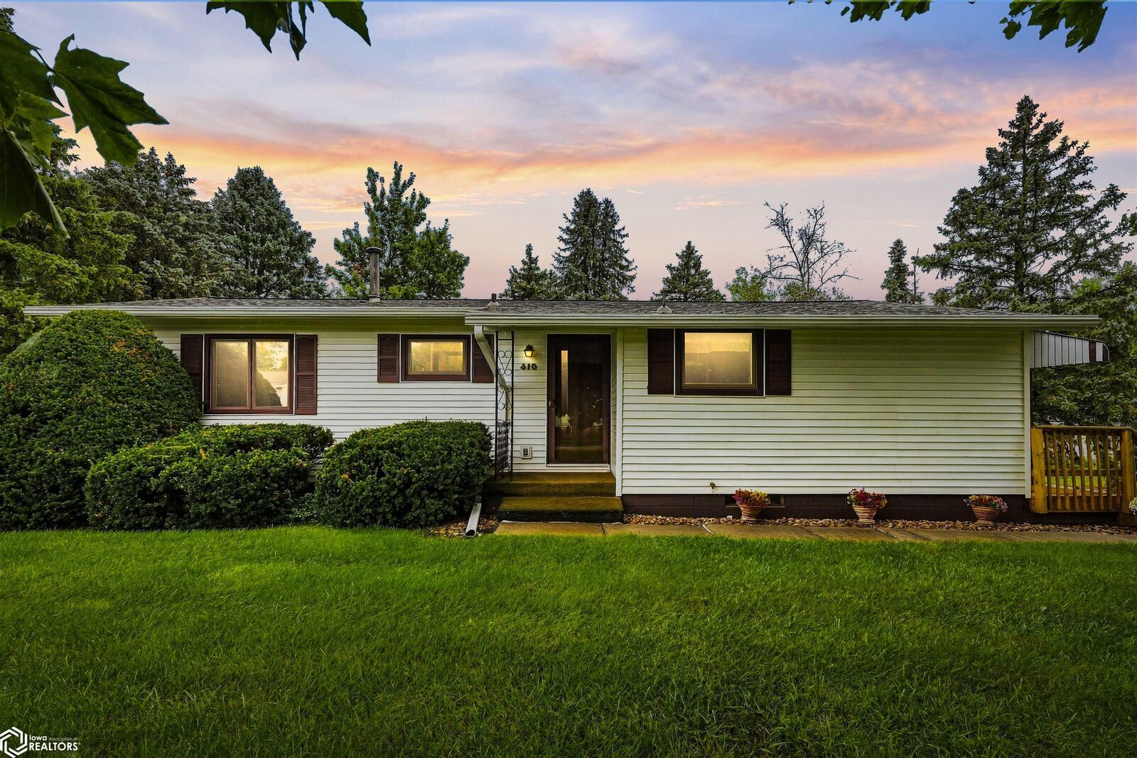 Property Photo: 410 4th Street SW IA 50247