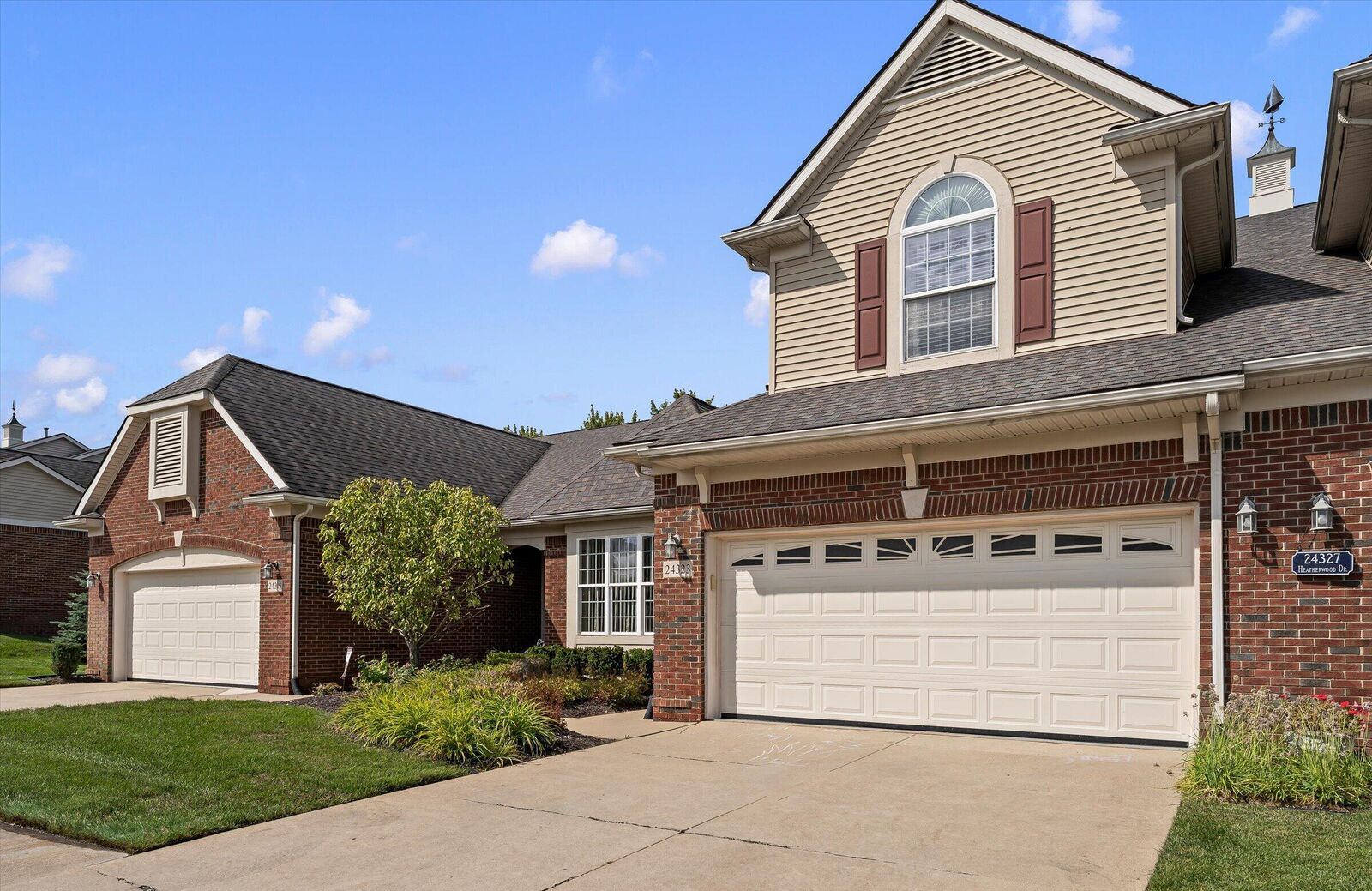 Property Photo:  24323 Heatherwood Drive  MI 48178 