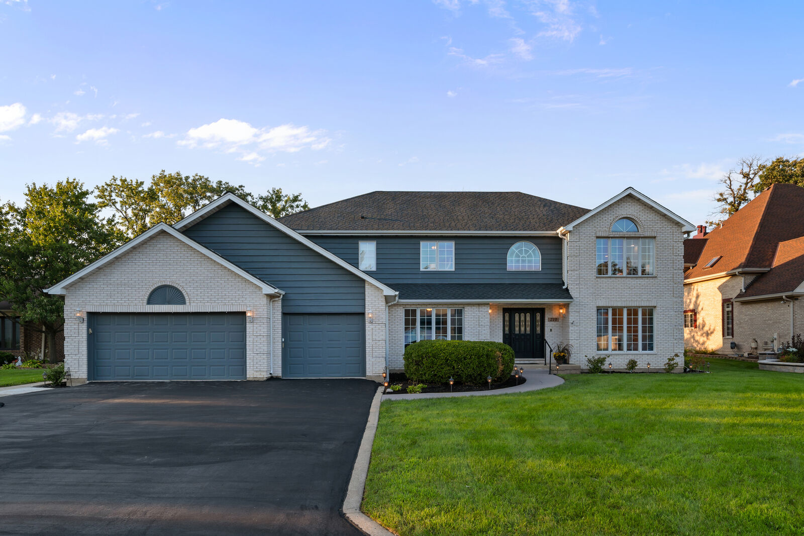 Property Photo:  17W210 Massel Court  IL 60106 