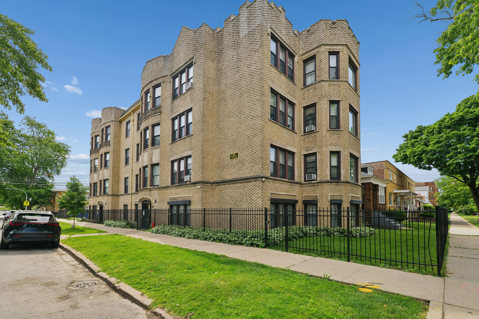 Property Photo: 911 E 85th Street 3E IL 60619