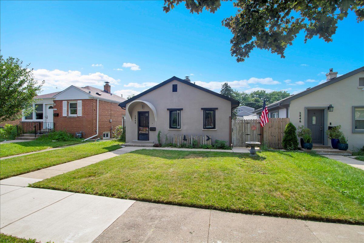 Property Photo: 2444 Elm Street IL 60171