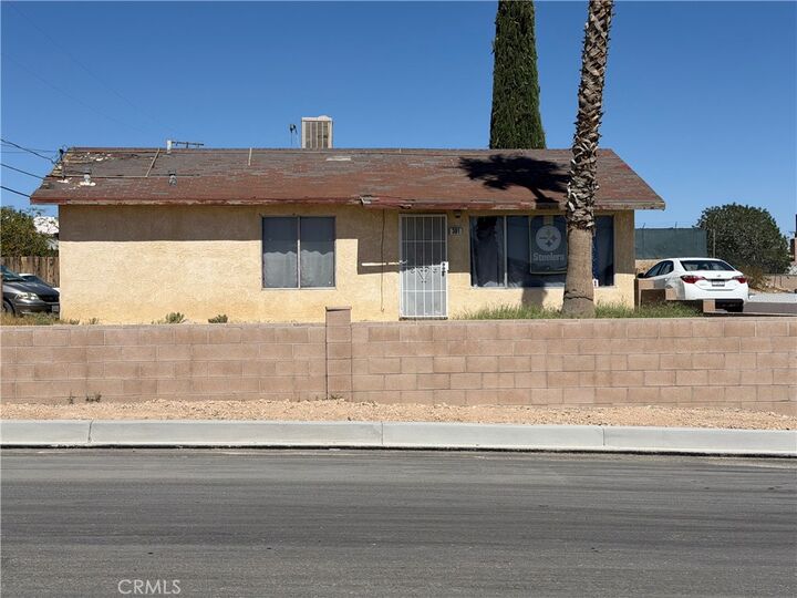 Property Photo: 301 Juniper CA 92311
