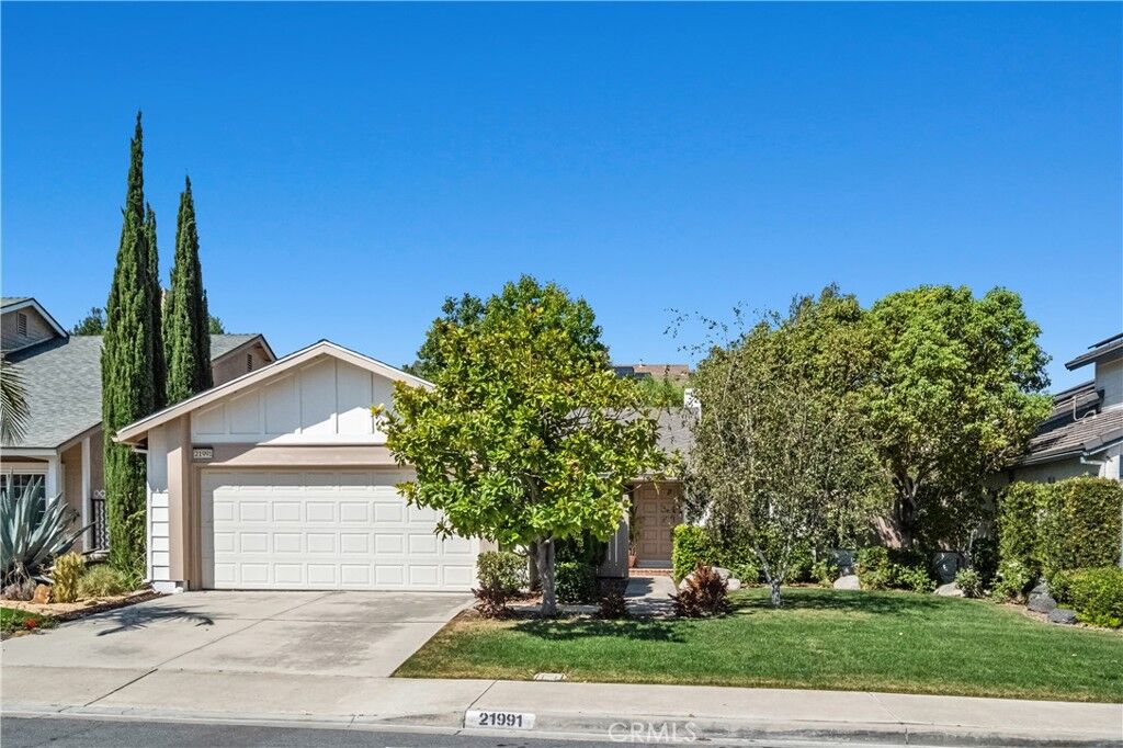 Property Photo:  21991 Calderas  CA 92691 