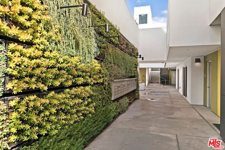 Property Photo:  1433 14th Street 15  CA 90404 