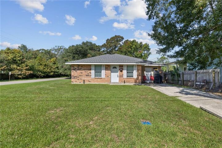 Property Photo:  2753 College Street  LA 70458 