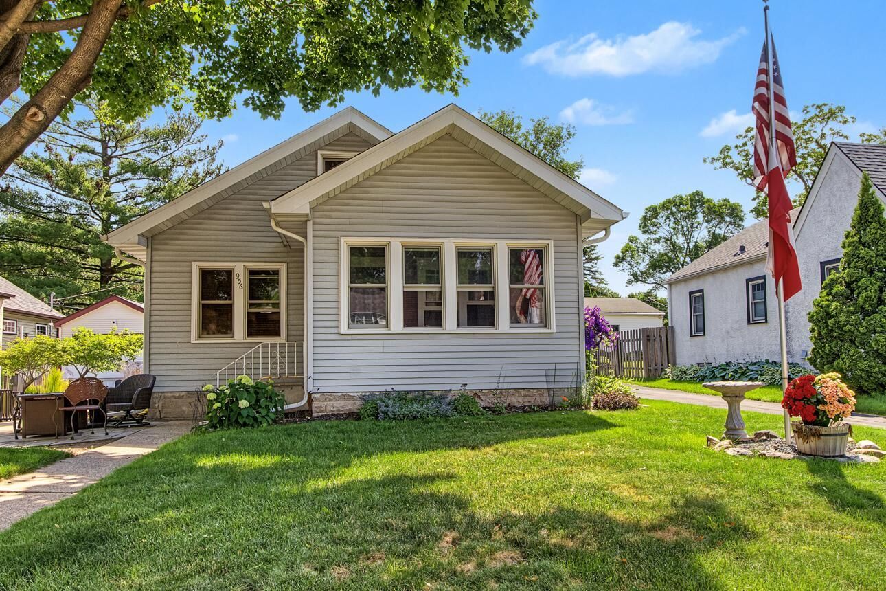 Property Photo:  956 Winslow Avenue  MN 55118 