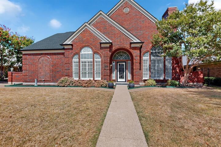 Property Photo:  542 Clayton Street  TX 75052 