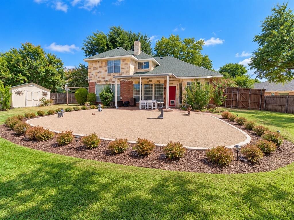 Property Photo:  202 Browning Lane  TX 75052 