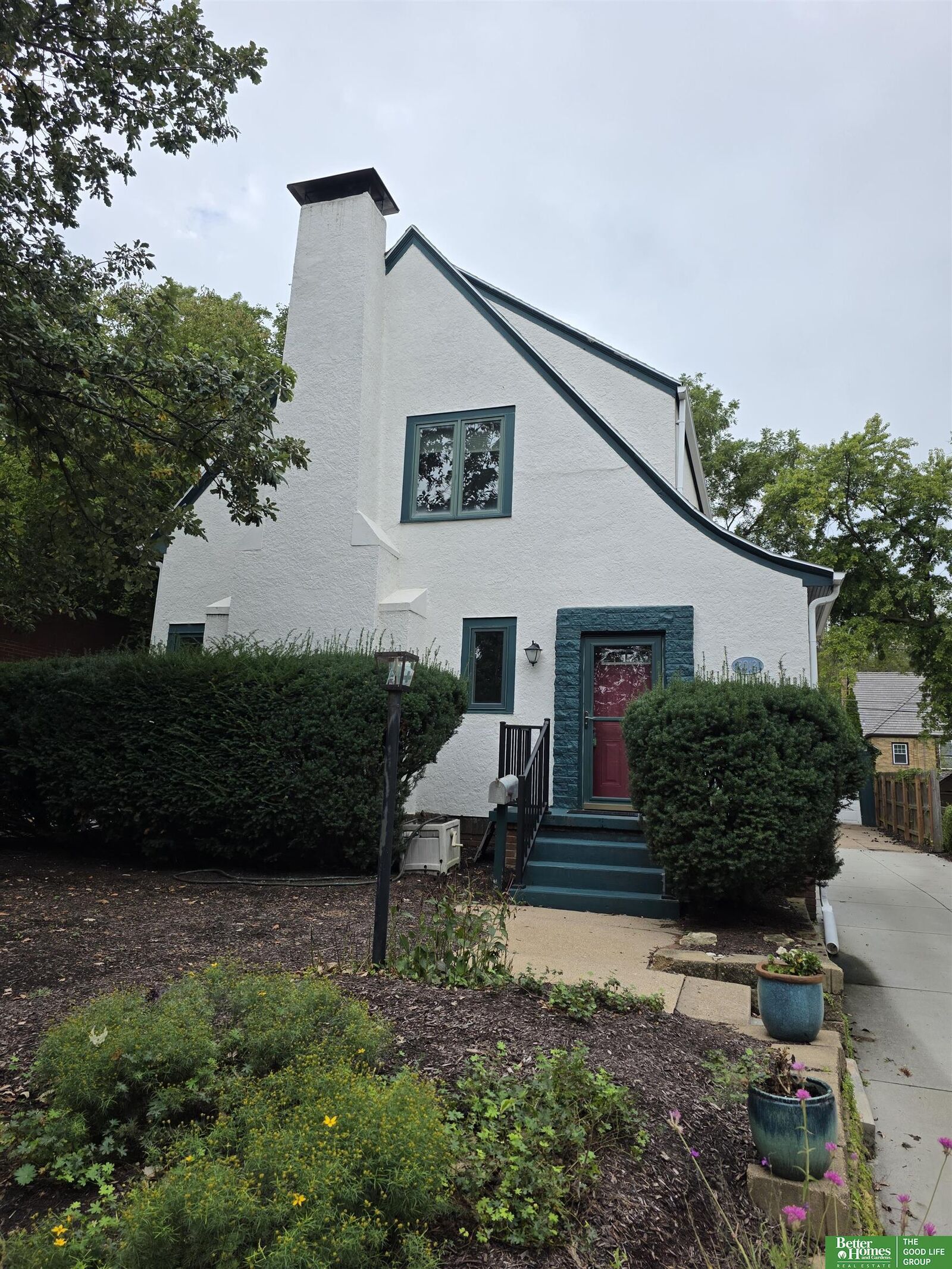 Property Photo: 2012 N 52nd Street NE 68104