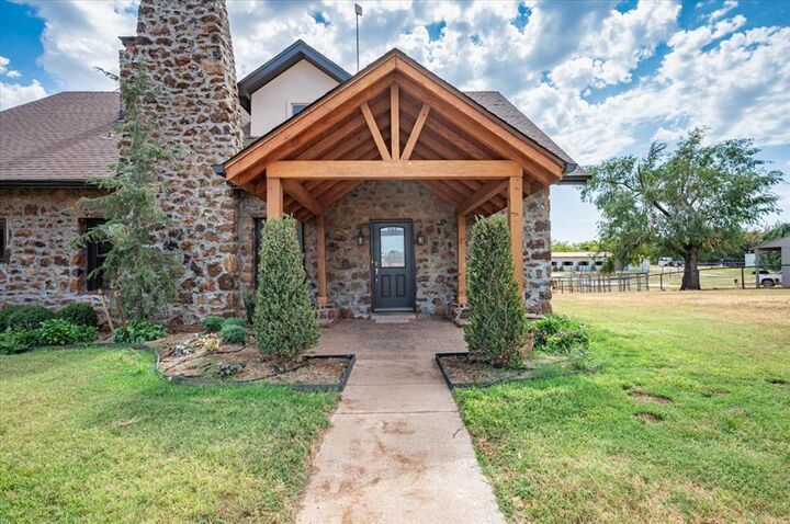 Property Photo:  5550 NE 50th Street  OK 73121 