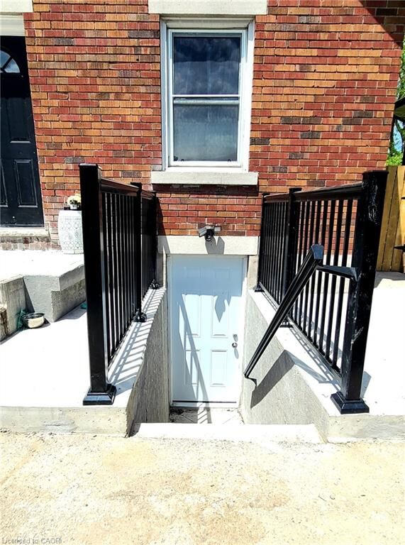 Property Photo:  120 Elmwood Avenue B  ON N1R 4Y6 