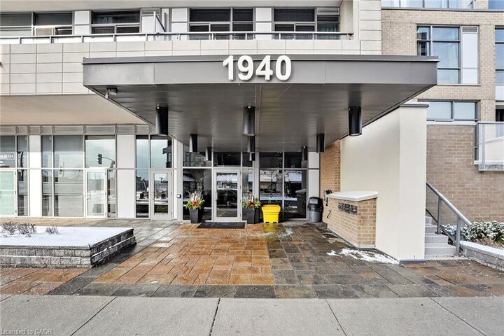 Property Photo:  1940 Ironstone Drive 1006  ON L7L 0E4 
