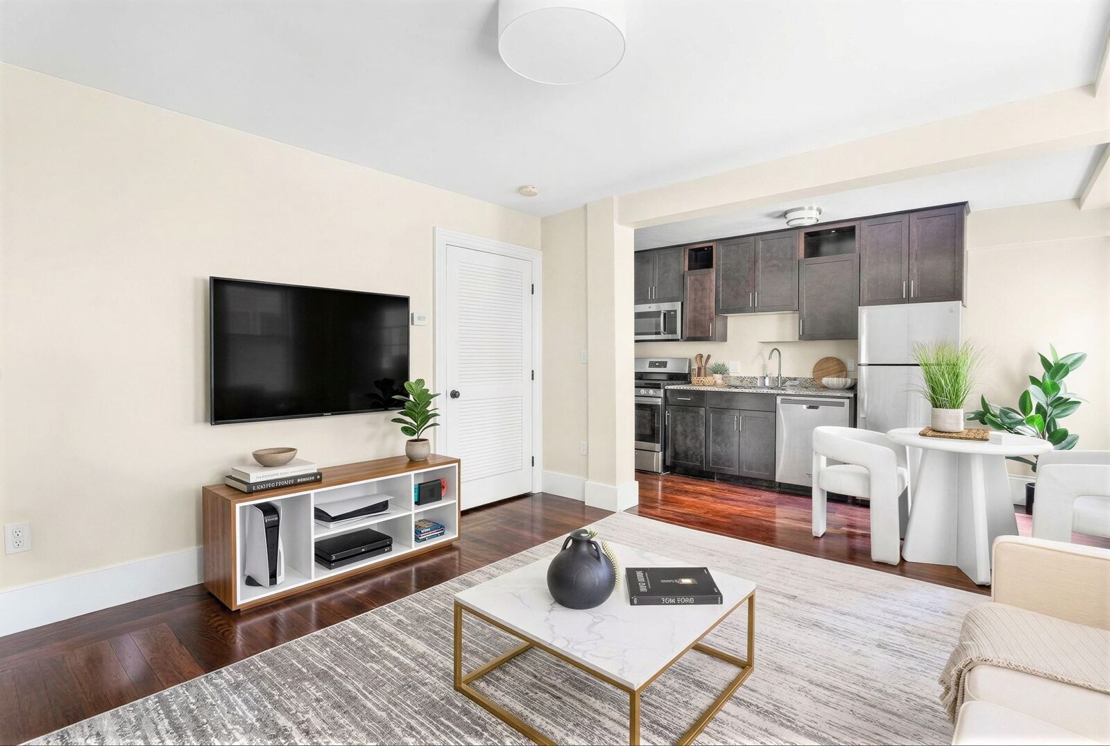 Property Photo:  111 Eutaw St 1A  MA 02128 