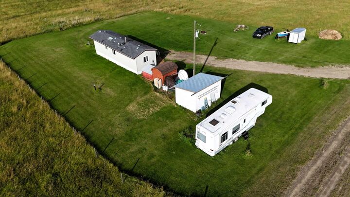 Property Photo:  53208 Range Road 152  AB T7E 3C8 