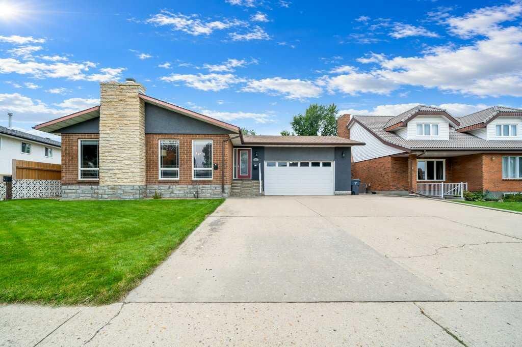 Property Photo:  2672 12 Avenue SE  AB T1B 1V6 