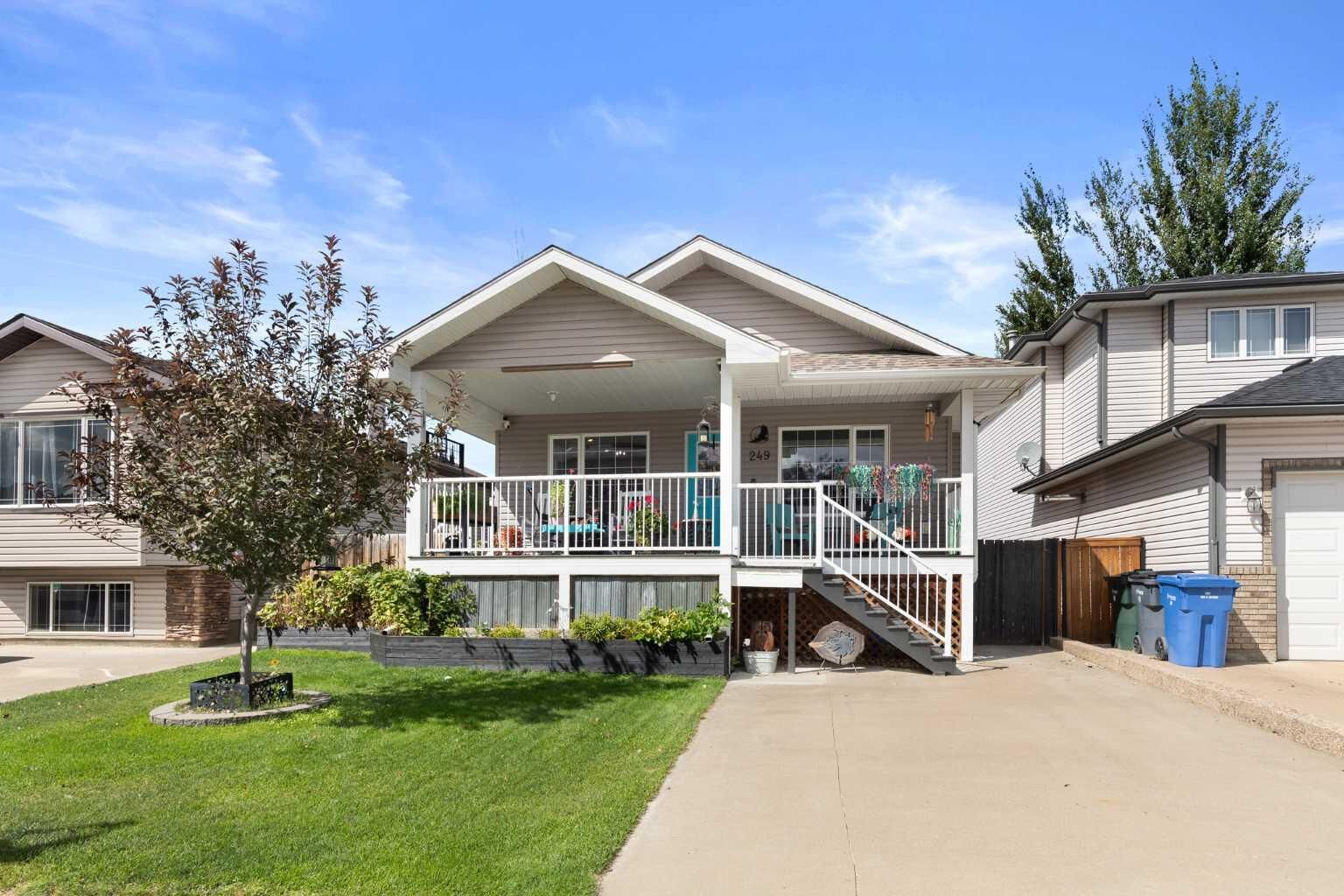 Property Photo:  249 Somerset Way SE  AB T1B 0B6 
