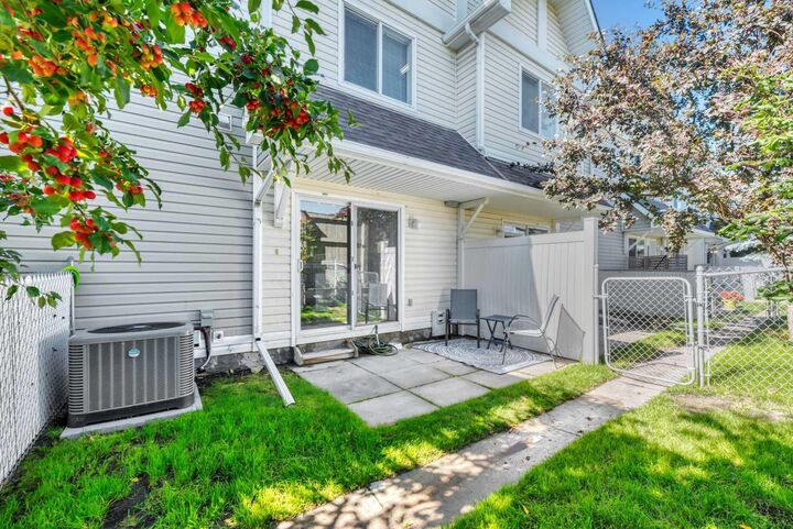 Property Photo: 101 Tuscany Springs Gardens NW AB T3L 2R4
