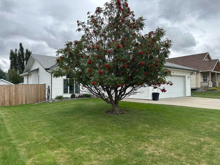 Property Photo:  8 Westpoint Drive  AB T0M 0W0 
