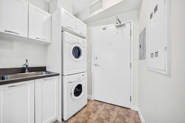 Property Photo:  3820 Brentwood Road NW 1806  AB T2L 2L5 