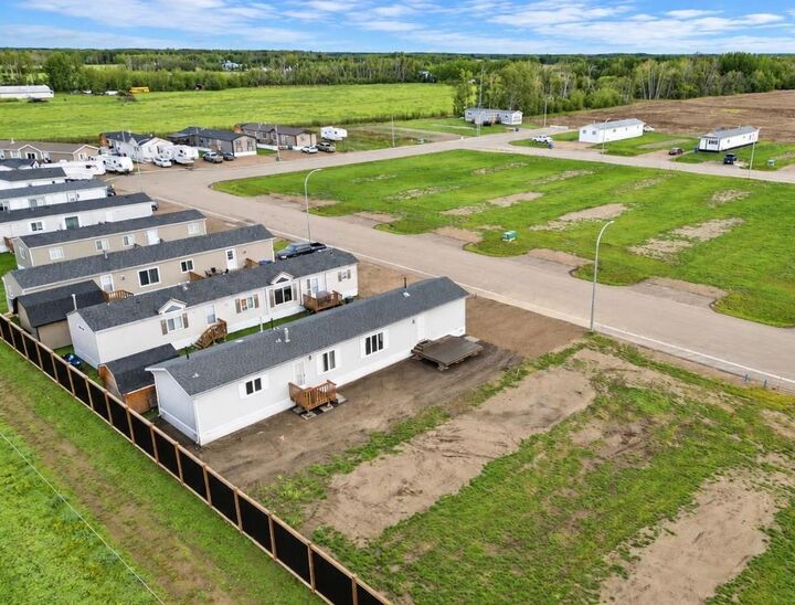 Property Photo:  10401 110 Ave  AB T0H 2H0 