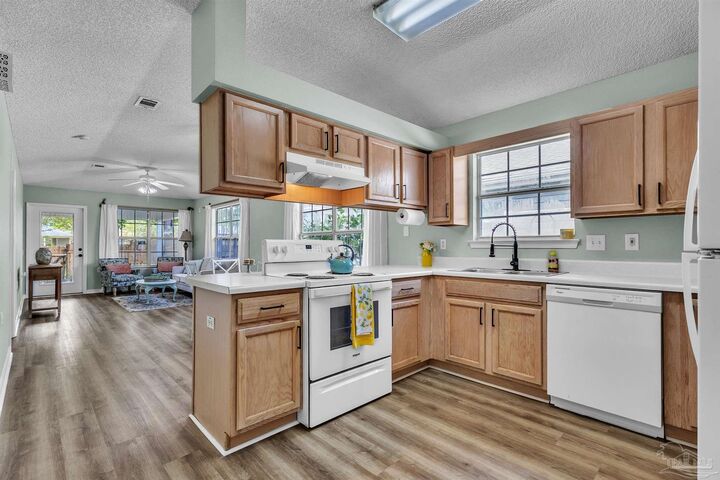 Property Photo: 2291 Trailwood Dr FL 32533