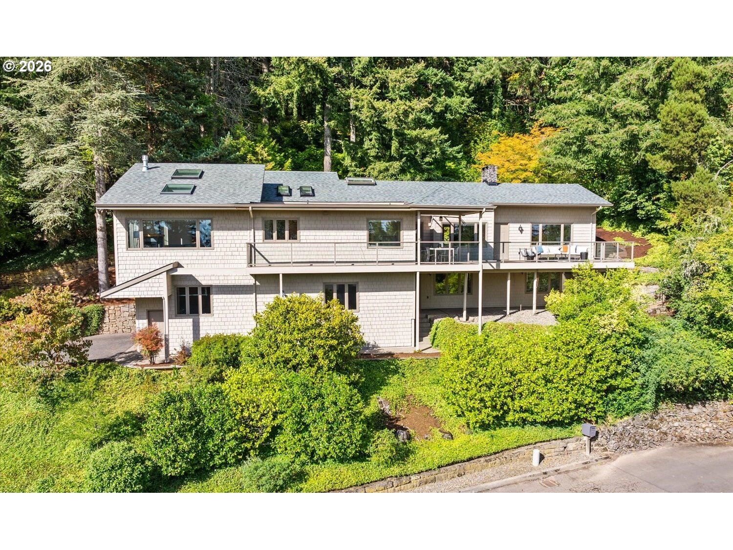 Property Photo:  3320 SW 44th Ave  OR 97221 