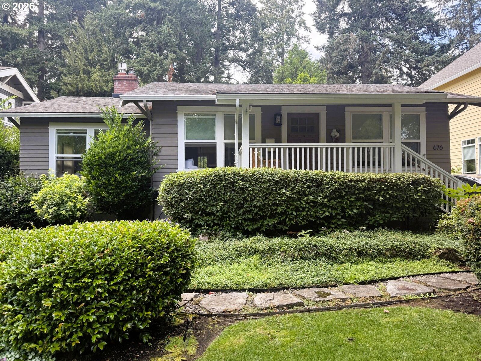 Property Photo:  676 9th St  OR 97034 