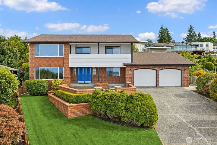 Property Photo:  147 S 294th Place  WA 98003 