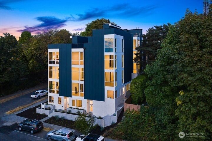 Property Photo:  1509 E Olive Street  WA 98122 