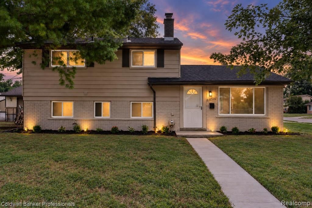 Property Photo: 18300 Melvin Street MI 48152