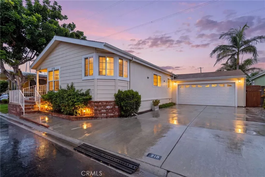 Property Photo:  3595 Santa Fe Avenue 210  CA 90810 
