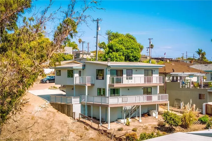 Property Photo:  981 Stratford  CA 93449 