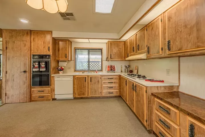 Property Photo:  1711 Kiwi  CA 92026 