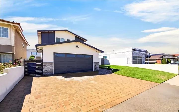 Property Photo:  1026 Ashpark  CA 90710 