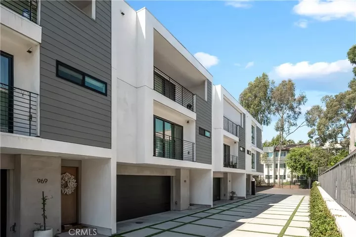 Property Photo: 971 N Starlight Court CA 90029