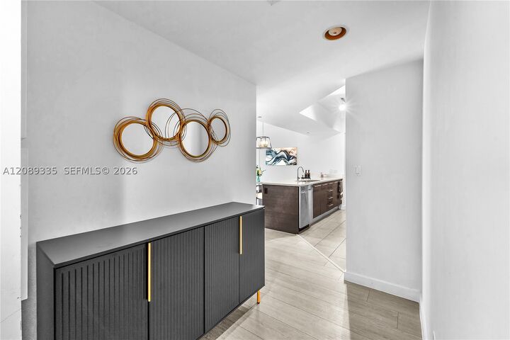 Property Photo:  500 Brickell Ave 1605  FL 33131 