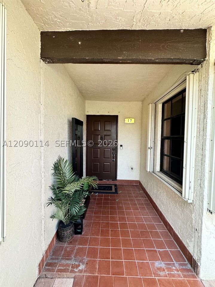 Property Photo:  17 Columbia Ct  FL 33442 