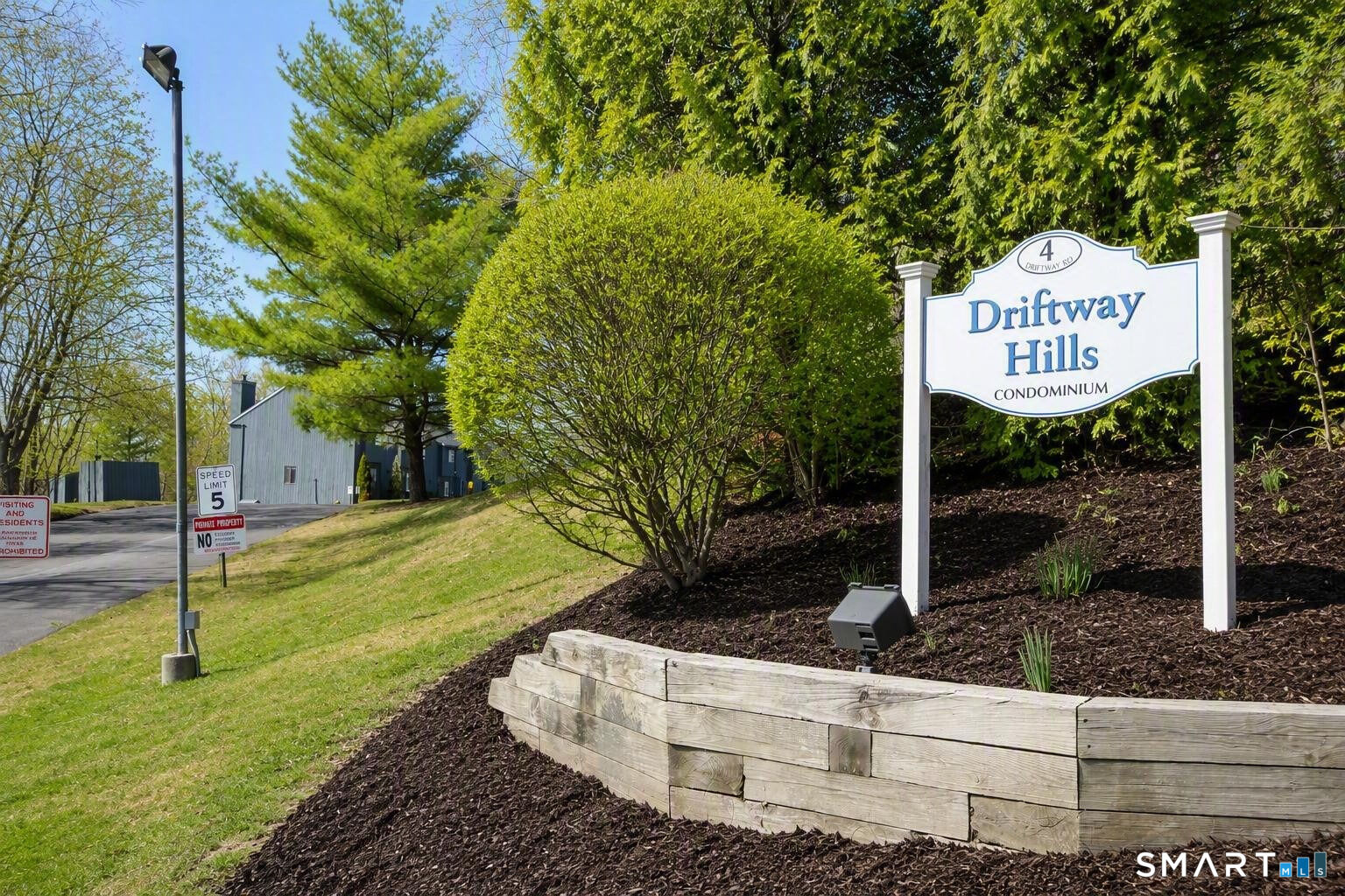 Property Photo:  8 Driftway Road B3  CT 06811 